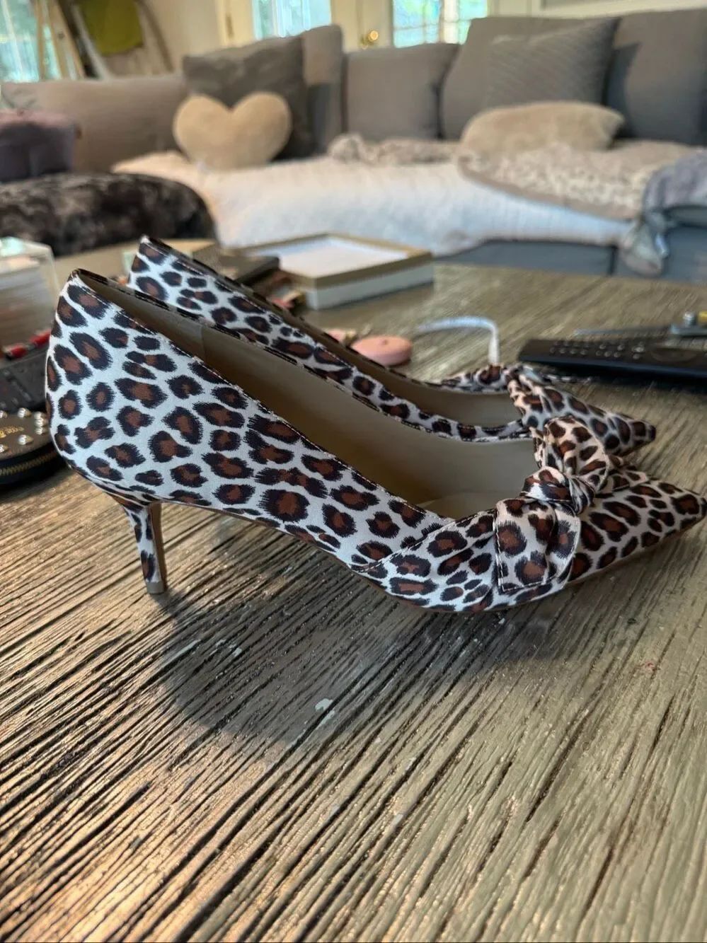 Ann Taylor Satin Leopard Side Bow Kitten Heel Pumps sz 11 NWOT